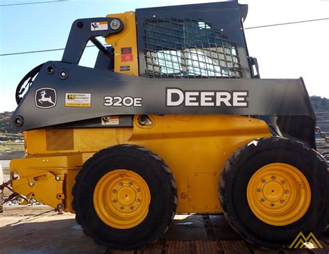 john deere 320e skid steer